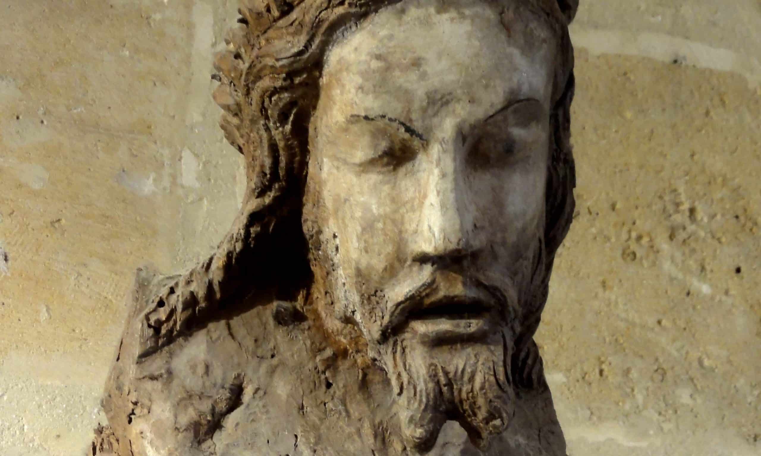 Asnieres-sur-Oise_95_abbaye_de_Royaumont_sacristie_Christ_en_croix_debut_XIVe_siecle-e1470149475302