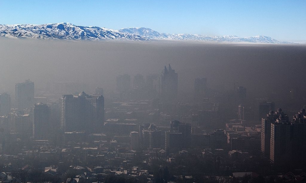 Smog_over_Alamaty_-_panoramio-e1557884295583