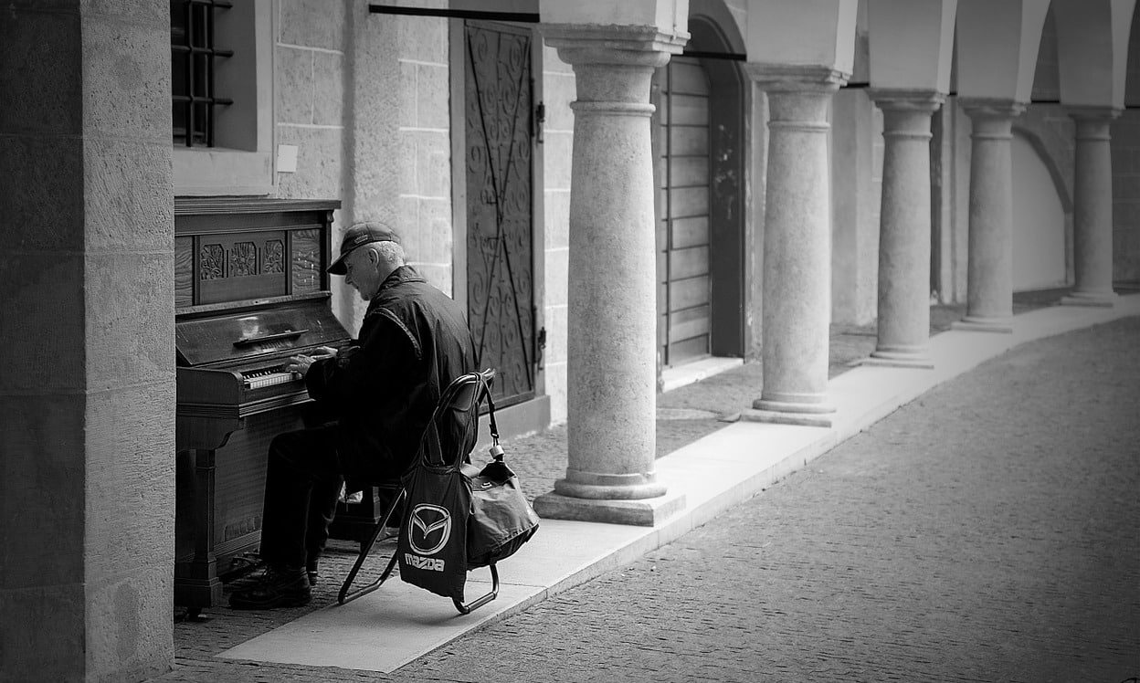 piano-player-484805_1280