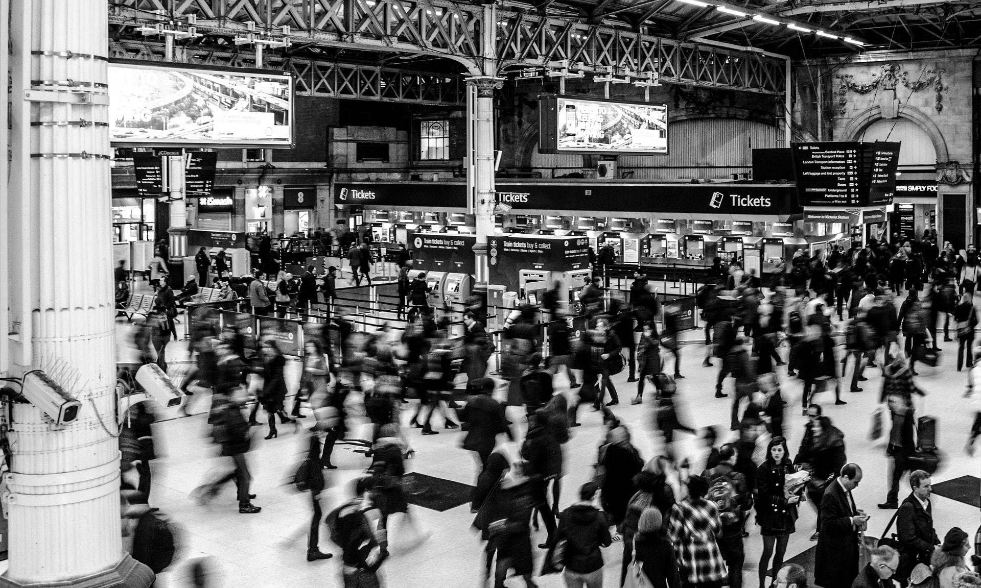 victoria-station-3013055_1920-e1574442168435